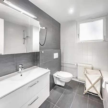 Chic 2 Bedroom Near Chillion Castle Apartment *