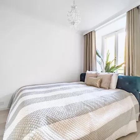 Apartment Chic 2 Bedroom Near Chillion Castle *