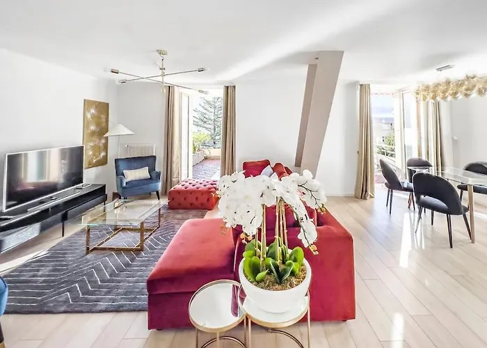 Chic 2 Bedroom Near Chillion Castle